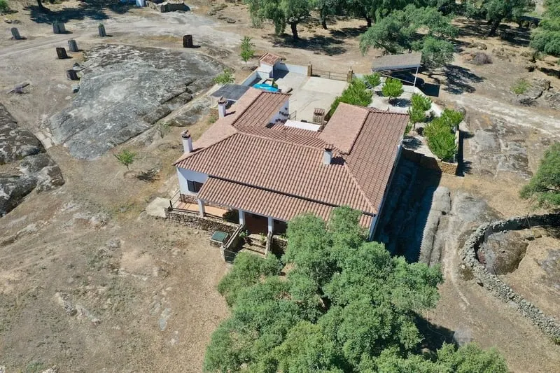 Voll ausgestattetes Landhaus mit Swimmingpool