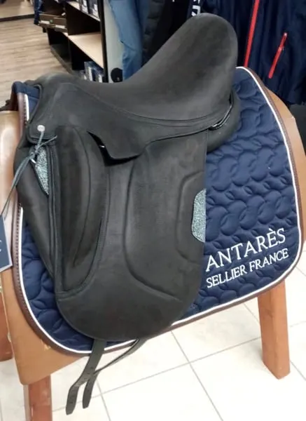 Dressursattel Antares Tempo 17 Zoll zu verkaufen