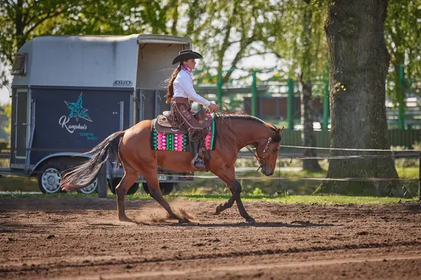 Bien plus qu'un simple cheval de jeune