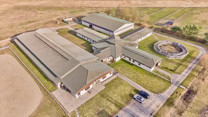 Reitanlage in Mecklenburg-Vorpommern zu verkaufen – Pferdezentrum an der Seenplatte!
