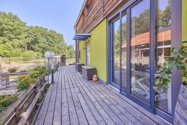 Pferdehof kaufen in Enkenbach-Alsenborn – mit neuwertigem Wohnhaus in idyllischer Lage