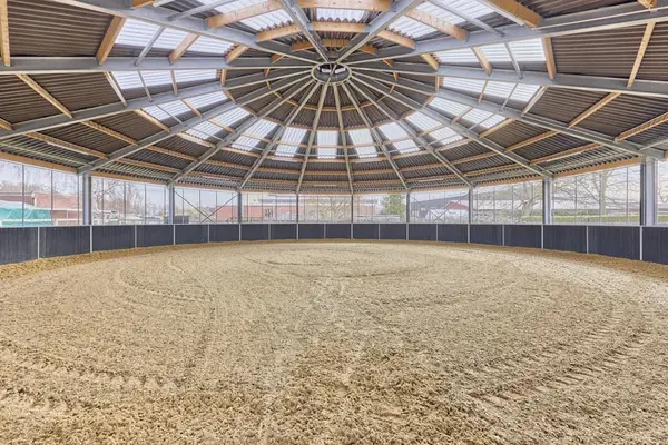 Reitanlage in Niedersachsen zu verkaufen auf ca. 3 Hektar Grundstücksfläche – bereits saniert!