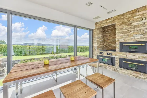 Luxuriöse Villa mit Reitanlage in der Nähe von Fulda in Hessen – Wellness, Reitsport & Lebensgefühl