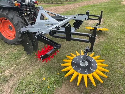 Binadora de rodillos y dedos / Orchard Weeder