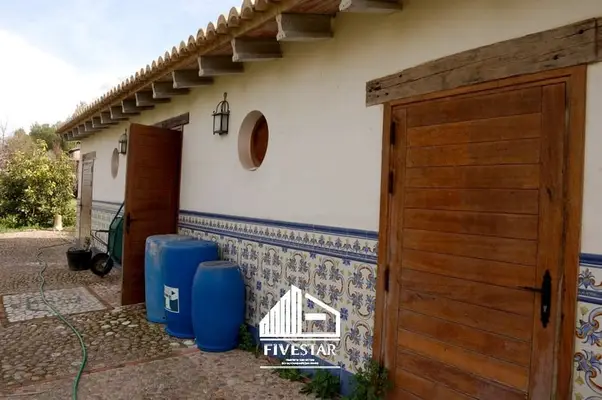 HOCHWERTIGES, GROSSES LANDHAUS MIT PFERDEBOXEN IM WUNDERSCHÖNEN VALENCIA