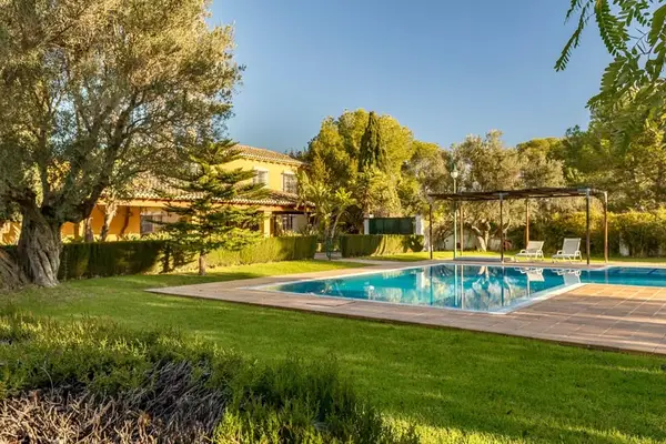ПРЕКРАСНАЯ, ВЫСОКОКАЧЕСТВЕННАЯ ФИНКА С КОННЫМ КОМПЛЕКСОМ / WONDERFUL, LUXURY LANDHOUSE WITH RIDING FACILITY