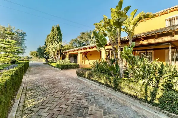 WUNDERSCHÖNE, HOCHWERTIGE FINCA MIT REITANLAGE/WONDERFUL, LUXURY LANDHOUSE WITH RIDING FACILITY