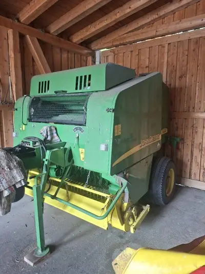 John Deere 568