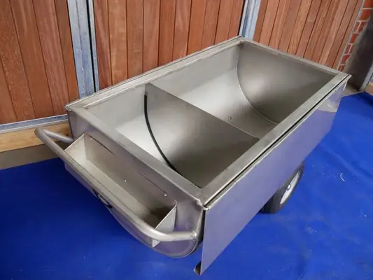 Futterwagen aus Edenlstahl leicht und wendig