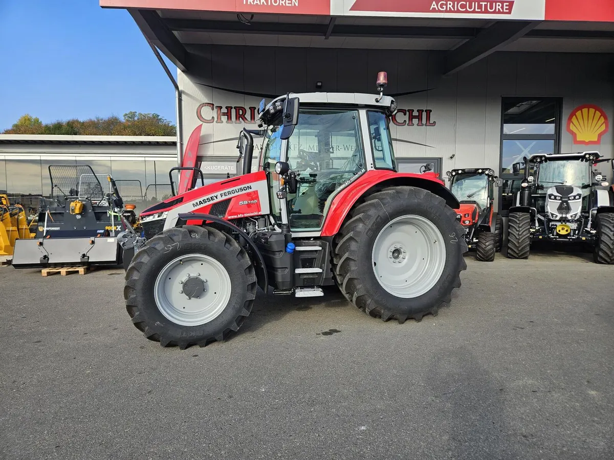 Massey Ferguson MF 5S.145 Dyna-VT Exclusive