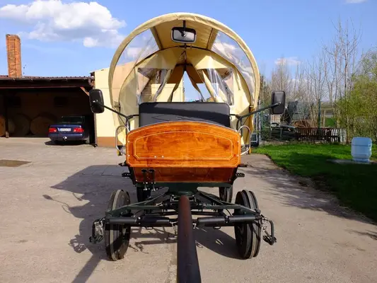 Neuer Planwagen m. Traktorrädern