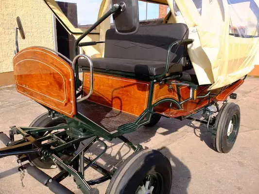 Neuer Planwagen m. Traktorrädern