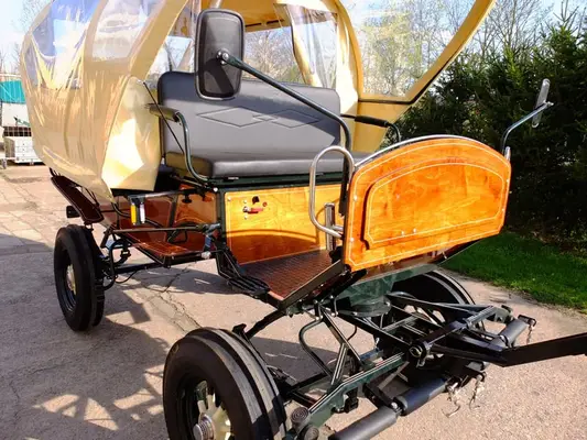 Neuer Planwagen m. Traktorrädern