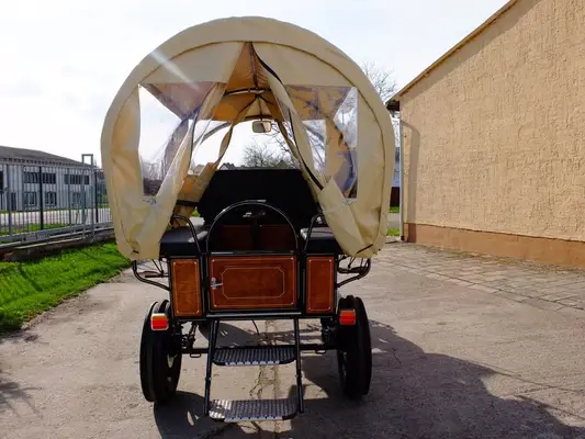 Neuer Planwagen m. Traktorrädern