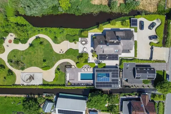 Exklusive Villa mit vollständig genehmigtem privatem Reiterhofgrundstück