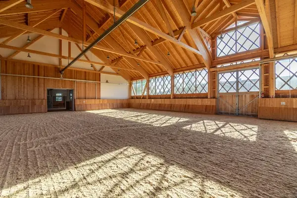Gestüt in Traumkulisse. Reitanlage der Superlative mit historischer Villa.