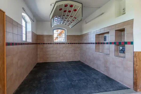 Gestüt in Traumkulisse. Reitanlage der Superlative mit historischer Villa.
