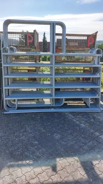 Panels in verschiedenen Längen und Höhen