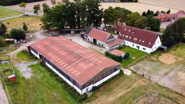 Wundervoller Pferdehof mit ca. 7,5ha Fläche, Reithalle, Führanlage, Reitplatz, Stalltrakten u.v.m.