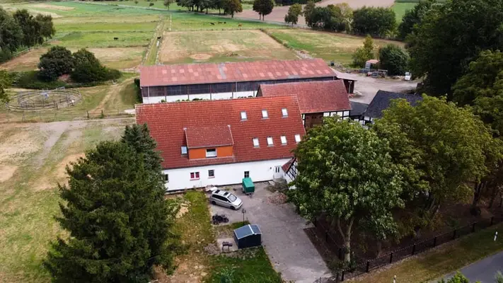 Wundervoller Pferdehof mit ca. 7,5ha Fläche, Reithalle, Führanlage, Reitplatz, Stalltrakten u.v.m.